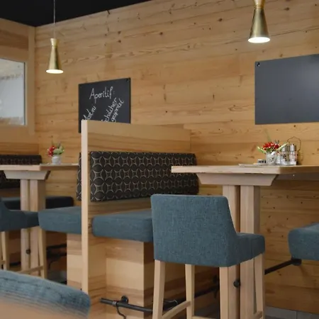 Πανσιόν Zur Donaubruecke 3*