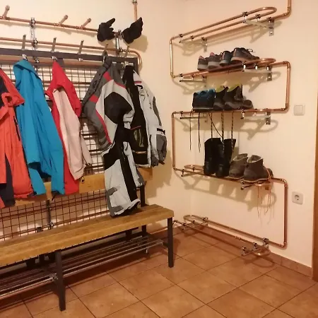 Πανσιόν Zur Donaubruecke 3*