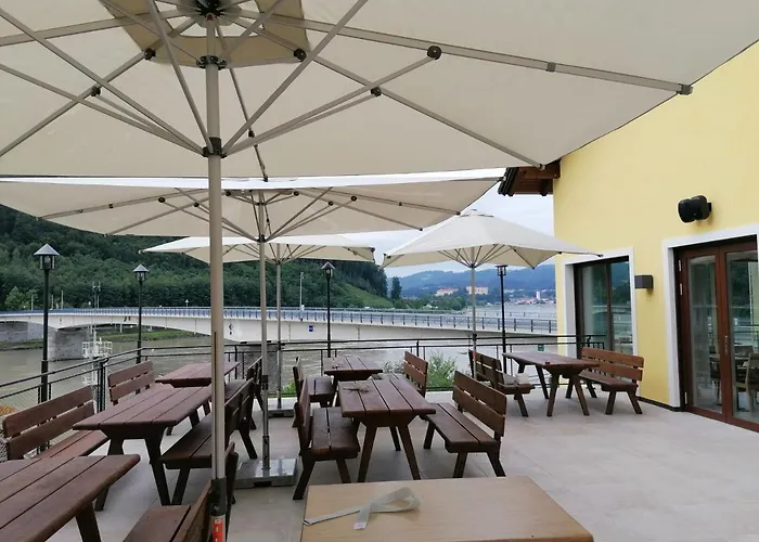 Zur Donaubruecke Ardagger Markt